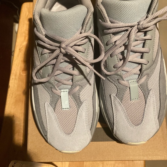 Yeezy sneakers - Picture 6 of 6